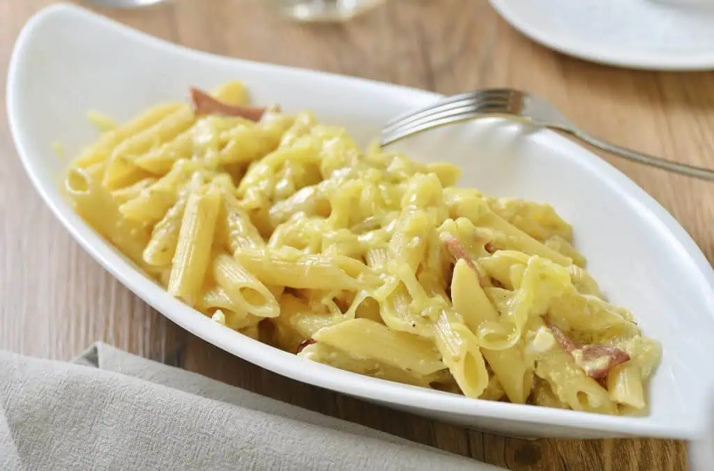 Receita de Macarrão na Panela de Pressão com Presunto e Queijo