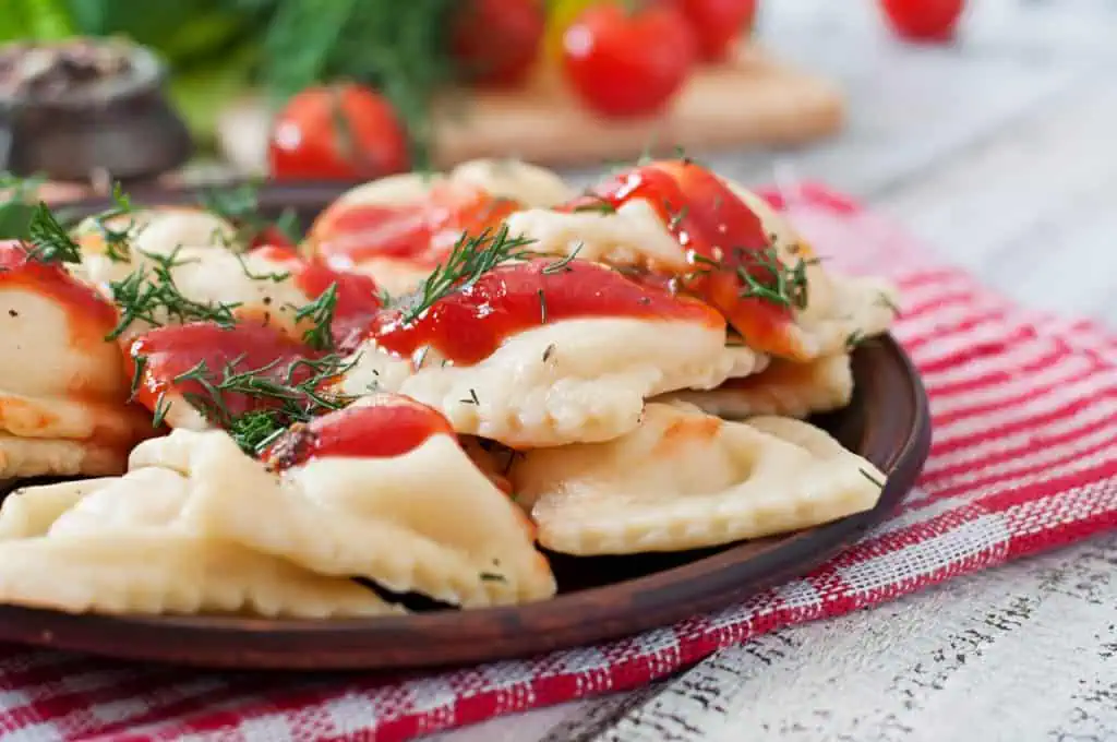 Ravioli de Queijo com Molho de Tomate: Receita Caseira e Deliciosa