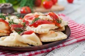 Ravioli de Queijo com Molho de Tomate: Receita Caseira e Deliciosa