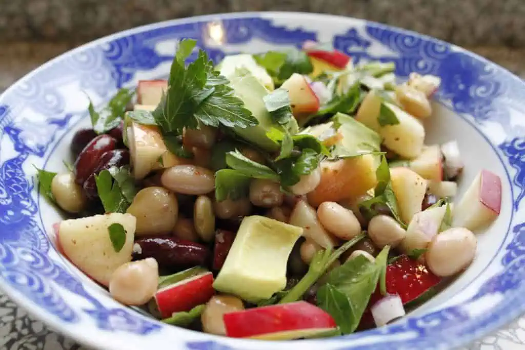 Salada de Feijão Branco: Receita Nutritiva e Refrescante